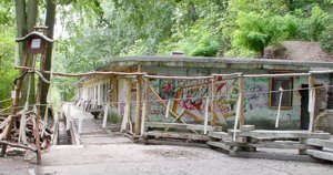 Schron w okolicy jeziora Szmaragdowego, przed renowacją